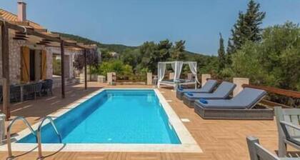 Villa Celeste. Elegante, Tranquill con piscina