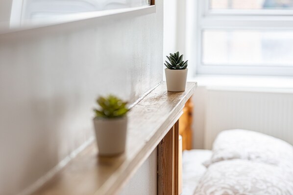 Quarto casal | Escrivaninha, espaço de trabalho para notebook