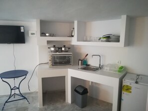 Studio | Private kitchenette | Fridge, microwave, stovetop, electric kettle - Classy Mykonian Studio - Ornos (Mykonos)