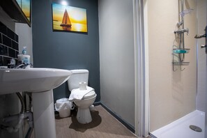 Family Apartment | Bathroom