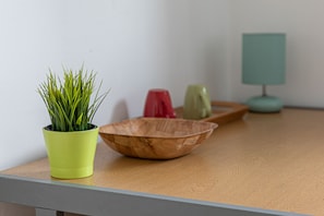 Double Room 06 - near Tower of London & Shoreditch | Iron/ironing board, free WiFi, bed sheets - Tower Bridge Accommodation - 5 (London)