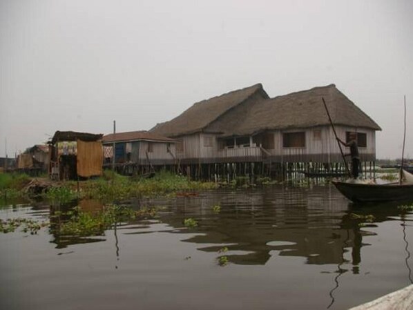 숙박 시설 정면