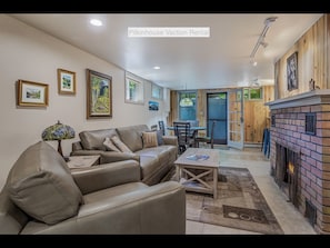 Een smart-tv en een open haard