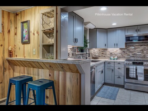 Location says it all. Glenwood Springs Colorado beautiful one bedroom apartment 