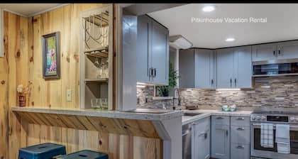 Location says it all. Glenwood Springs Colorado beautiful one bedroom apartment