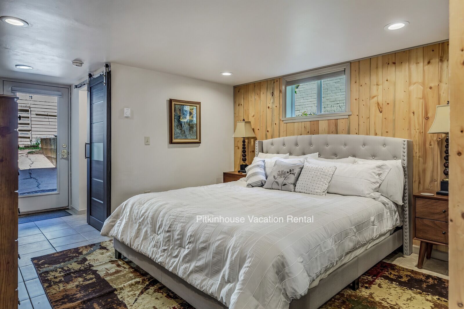 1 室のベッドルーム、デスク、アイロン / アイロン台、WiFi (無料)