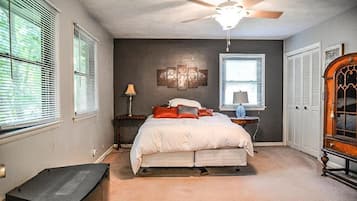 4 bedrooms, iron/ironing board, free WiFi, bed sheets