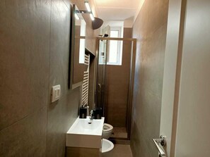 Apartment, 2 Bedrooms | Bathroom | Shower, rainfall showerhead, free toiletries, hair dryer - Affittacamere Monumentale (Genoa)