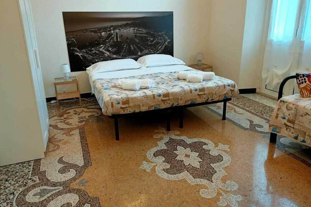 Quadruple Room, Shared Bathroom | Desk, cribs (free), WiFi (free), bed sheets