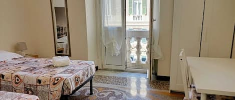 Chambre Quadruple, salle de bains commune