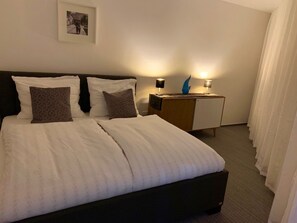 Deluxe Apartment | 2 bedrooms, blackout curtains, iron/ironing board, free WiFi - Luxury PRESSBURG Apartment ELLIE 2 (Bratislava)