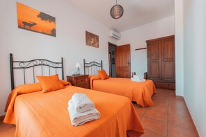 Casa, 6 quartos, piscina particular, vista para a montanha | 6 quartos, cortinas blackout, ferros/tábuas de passar roupa