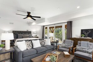 6 bedrooms, desk, iron/ironing board, WiFi - New Home 2 Mstrs, AC, EV Chgr, Pool Table, Lake Rights (Lake Arrowhead)