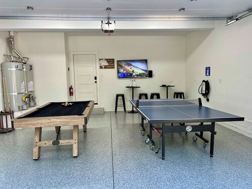 New Home 2 Mstrs, AC, EV Chgr, Pool Table, Lake Rights