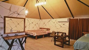 Bungalow | Egyptian cotton sheets, premium bedding, minibar, in-room safe