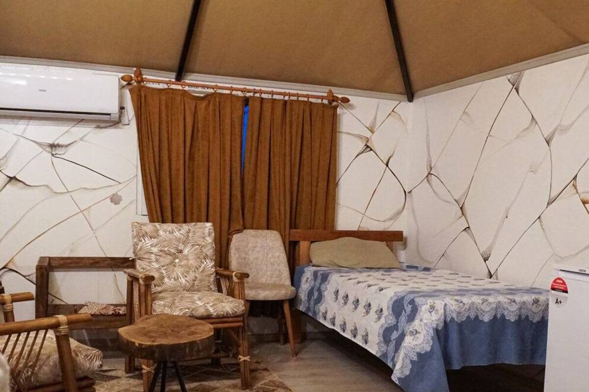 Bungalow | Egyptian cotton sheets, premium bedding, minibar, in-room safe