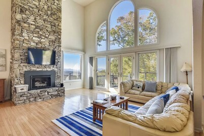 10 Min TO DT, 16 min to Biltmore, Apartment Incl.