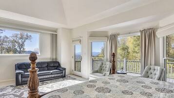 7 bedrooms, desk, iron/ironing board, travel crib