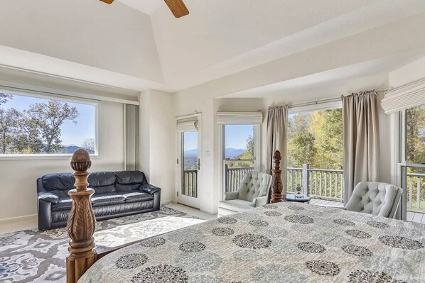 7 bedrooms, desk, iron/ironing board, travel crib