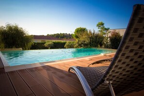 Outdoor pool - Nice quiet house classified 3* in Narbonne with private overflowing pool (Narbonne)