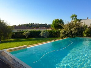 Outdoor pool - Nice quiet house classified 3* in Narbonne with private overflowing pool (Narbonne)