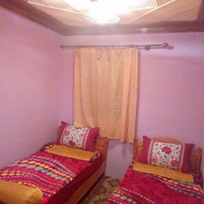 Chambre Triple | Wi-Fi gratuit, draps fournis