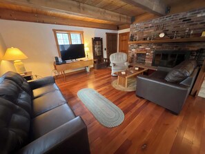 TV, peis og kontorer