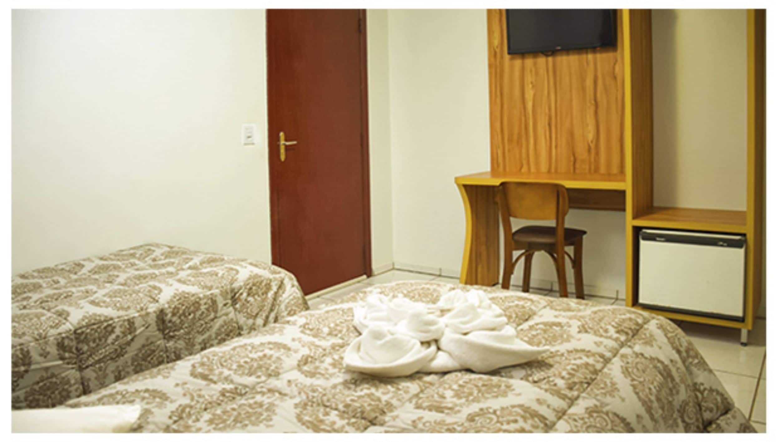 standard room | desk, laptop workspace, free wifi, bed sheets