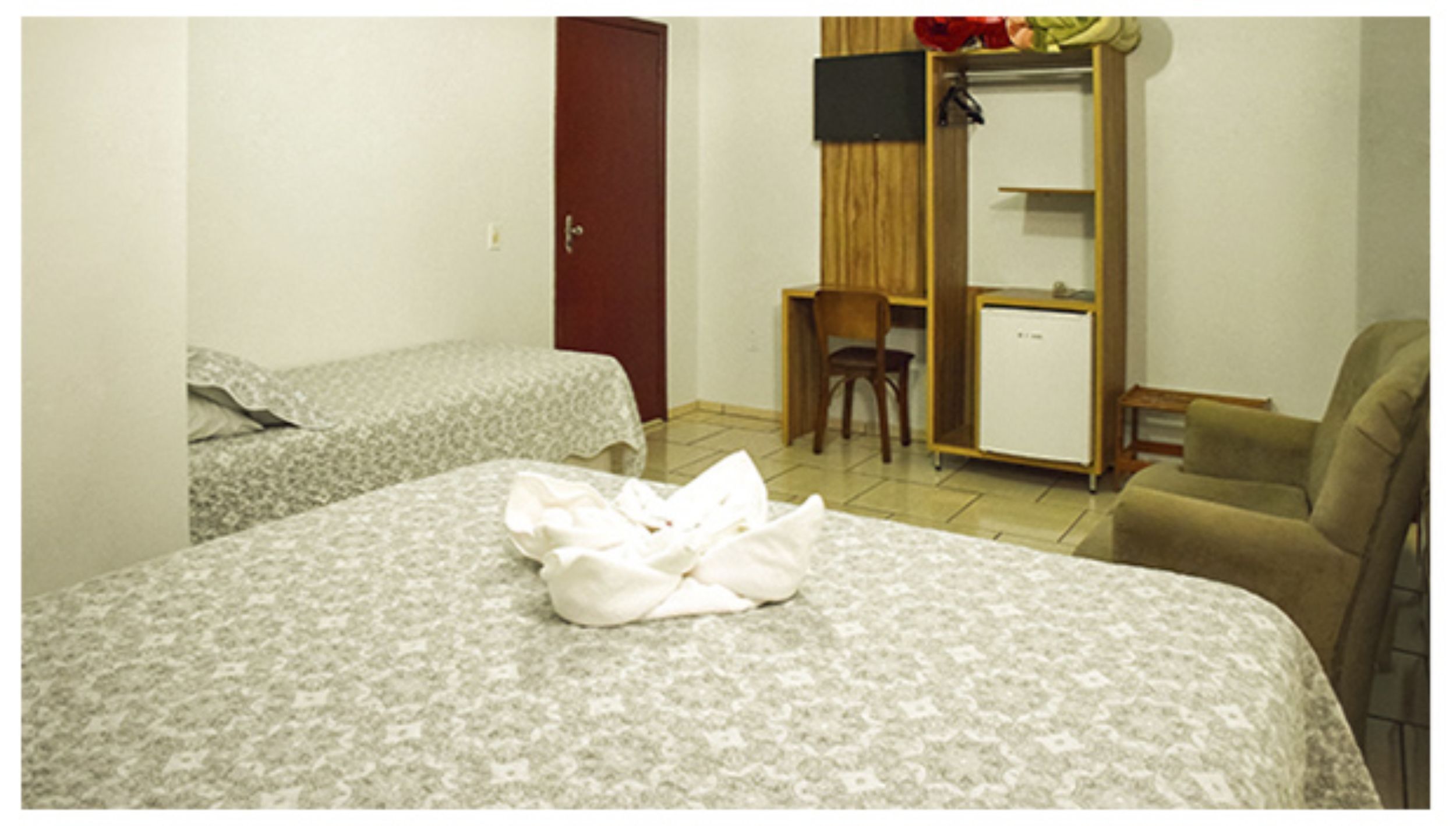 executive triple room | desk, laptop workspace, free wifi, bed sheets