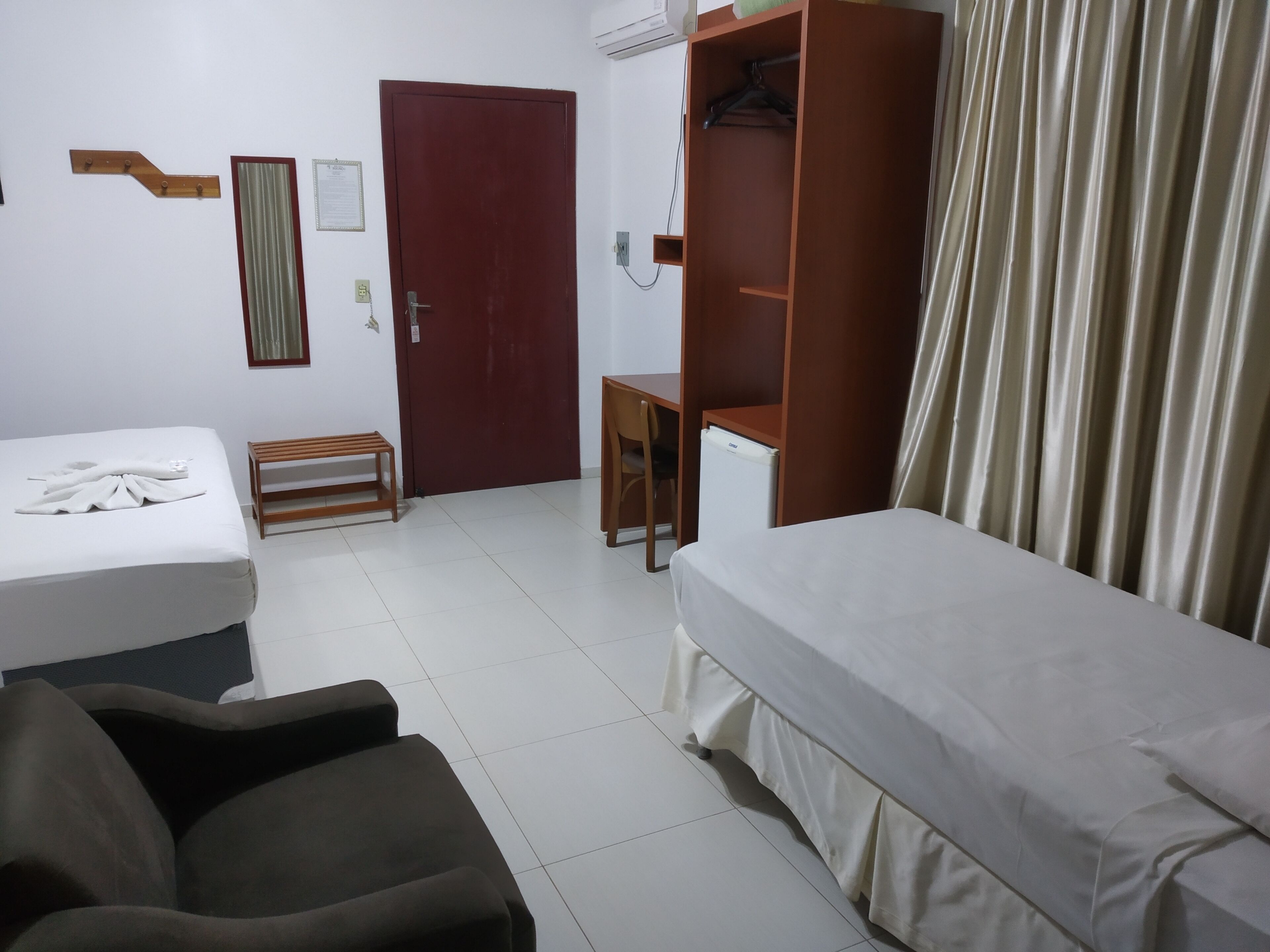 desk, laptop workspace, free wifi, bed sheets