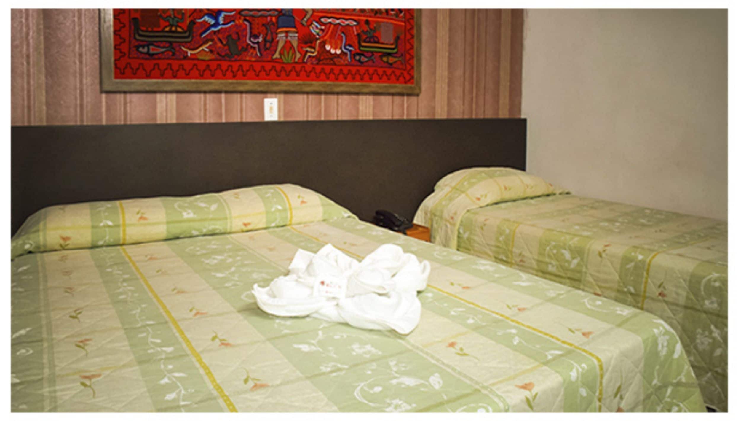 deluxe room | desk, laptop workspace, free wifi, bed sheets