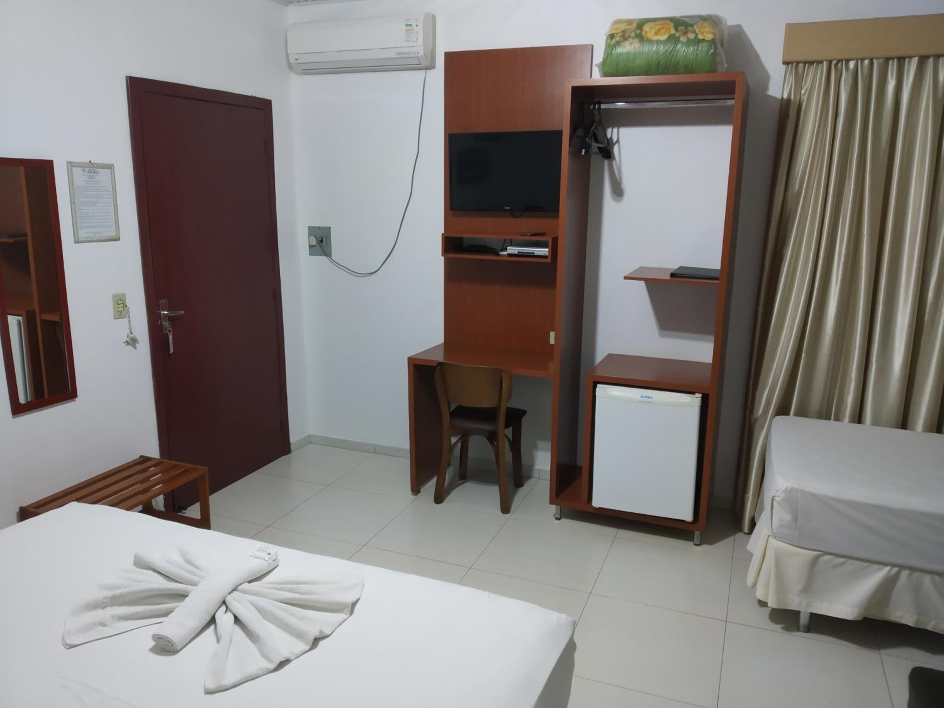 desk, laptop workspace, free wifi, bed sheets