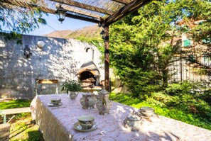 Outdoor dining - La casa sul fiume (Ellera)