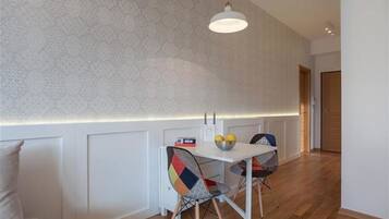 Basic Apartment | Living area