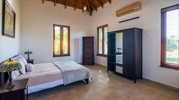 Biệt thự (6 Bedrooms) | 6 phòng ngủ, bàn ủi/dụng cụ ủi quần áo, bộ trải giường