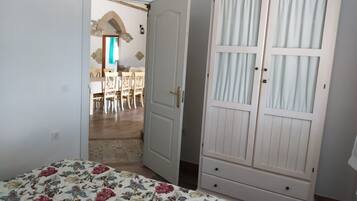 7 slaapkamers, een strijkplank/strijkijzer, wifi, beddengoed