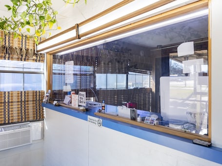 Recepción. OYO Hotel Brookhaven MS Hwy 51 North