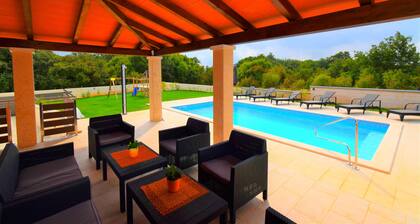 Villa Mara-GemĂŒtlich Villa mit private Pool, Ideal fĂŒr Familienurlaub