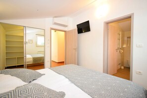 4 bedrooms, in-room safe, travel cot, WiFi