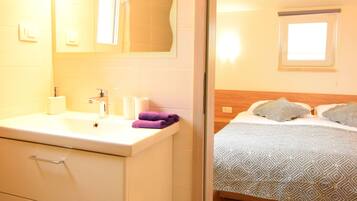 4 bedrooms, in-room safe, travel crib, WiFi