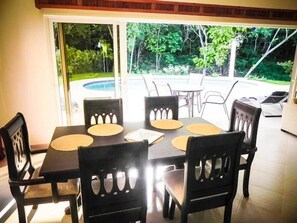 Vil·la (2 Bedrooms) | 2 dormitoris, planxa i posts de planxar, wifi gratuïta i roba de llit 
