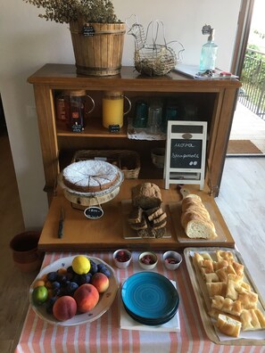 Free daily full breakfast
