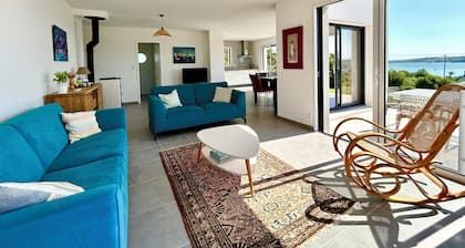 130m2 contemporary house, sleeps 9, sea view
