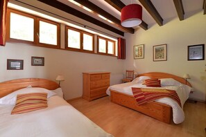 4 bedrooms, iron/ironing board, travel cot, WiFi - Les Gîtes d'Adelspach, Gîte **** & Spa in Alsace Le "Bilstein" 8 people (AUBURE)