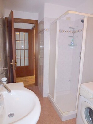 Bathtub, hair dryer, towels - Villa with private pool (from 01.05-30.09) for up to 12 people. Dogs allowed. (Camaiore)