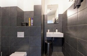 Hair dryer, towels - Love Rotterdam - Enjoy at DJPlaces  (rotterdam)