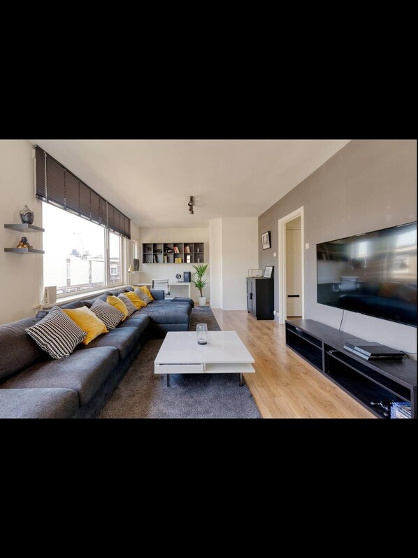 TV - Love Rotterdam - Enjoy at DJPlaces  (rotterdam)