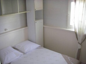 2 slaapkamers, een strijkplank/strijkijzer, wifi, beddengoed
