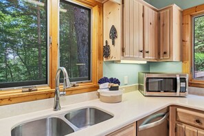 Interior - Hot Tub☎Whirlpool☎Sleeps 9☎Spacious -  Tree House (Townsend)