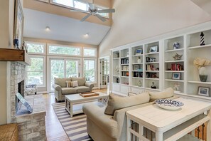 Smart-TV, DVD-spiller og stereoanlegg